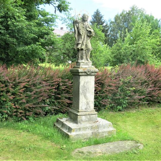 Socha svatého Jana Nepomuckého naproti domu 219 ve Starých Křečanech