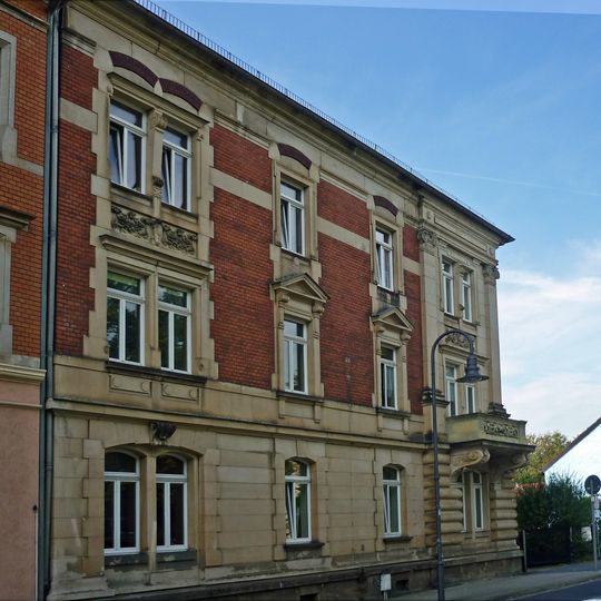 Mietshaus in halboffener Bebauung Otto-Uhlig-Straße 13