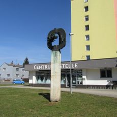 Socha Pancíř a květ v Šumperku na ulici Lidická