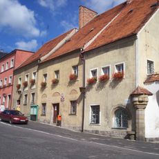 Pl. Wolności 2 (d. 84)