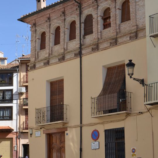 Manor house at 14 San Pedro square and 8 Cueva Santa street