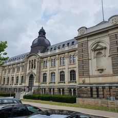 Hochschulgebäude mit anschließender ehemaliger Werkhalle Lessingstraße 15, Finanzamt