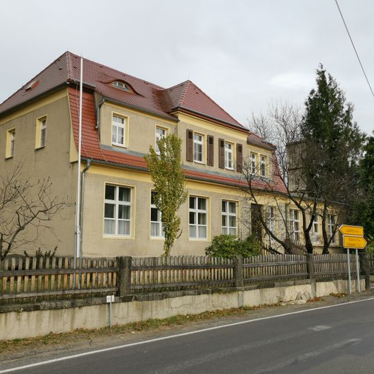 Schule mit Einfriedung Pulsnitzer Straße 22