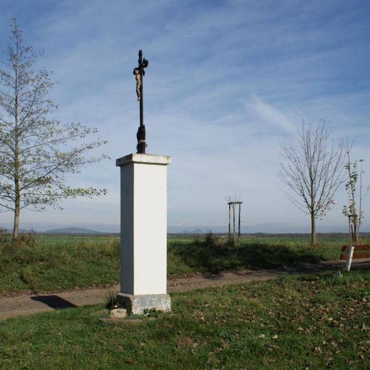 Pamětní kříž u polní cesty na východním okraji Řepína