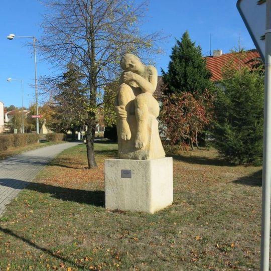 Socha Sen o budoucnu v centru Března