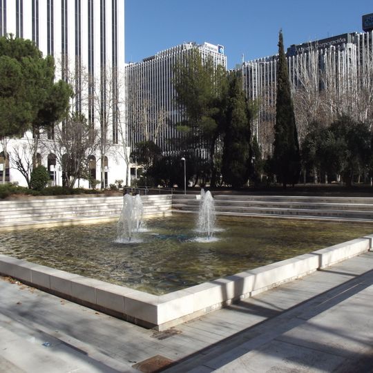 Fuente cuadrada de AZCA