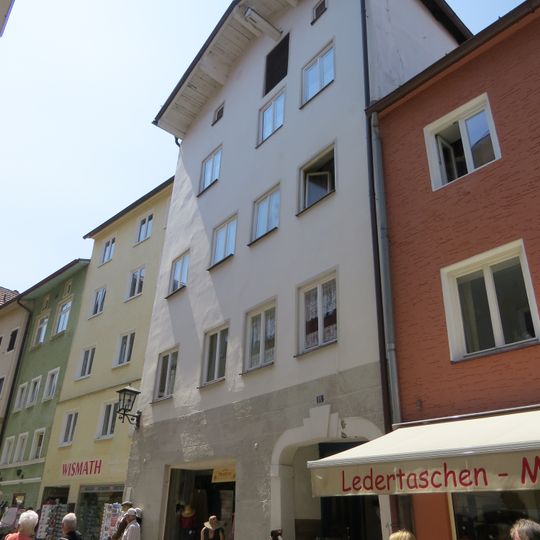 Wohn- und Geschäftshaus