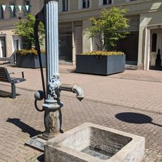 Handschwengelpumpe mit Brunnenschacht Hauptstraße 35 (vor)