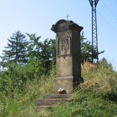 Boží muka v zatáčce silnice jižně od železniční zastávky Borovnice