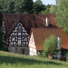 Ehemalige Schmiede- und Hammerwerk und Wohnhaus in Feucht