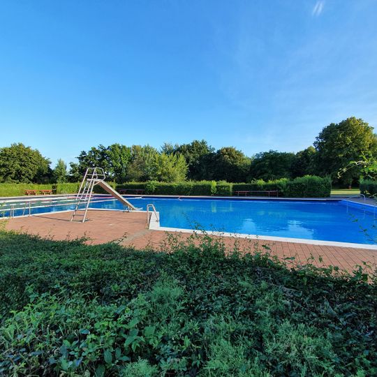 Hallenfreibad SZ- Thiede