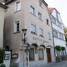 Wohn- und Geschäftshaus