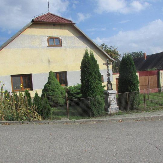 Kříž před čp.60 ve Volfířově