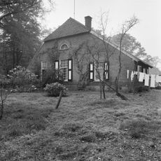 Boerderij Voortman met vrijstaande schuur