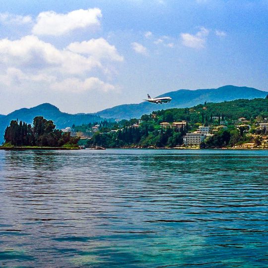 Paraktia Thalassia Zoni Apo Kanoni Eos Mesongi