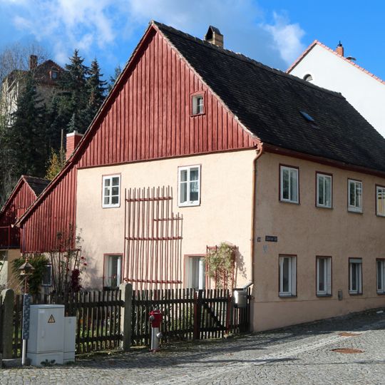 Wohnhaus in halboffener Bebauung Elstraer Straße 30