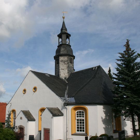 Einzeldenkmale der Sachgesamtheit Kirche St. Johannis Enthauptung und Kirchhof Hartmannsdorf: Kirche, Grabmal an der Außenwand und Kirchhofsmauer Schulweg -