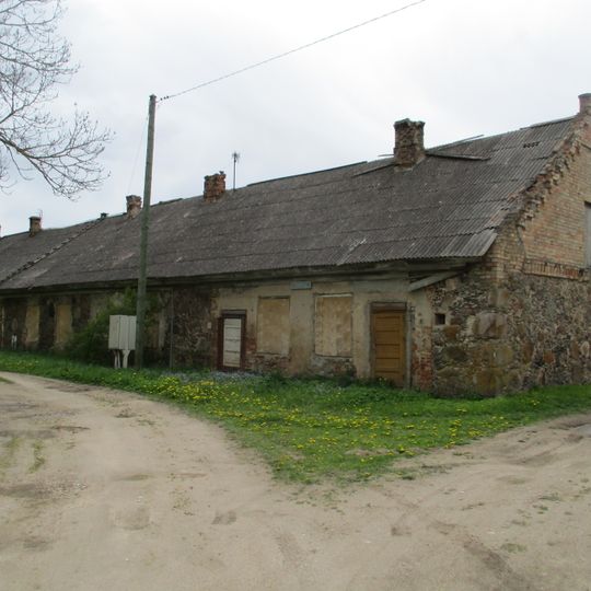 Kūts, vēlāk kalpu māja