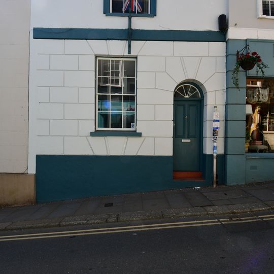 4 And 6, High Street