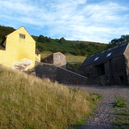 Ty-hwnt-y-bwlch Farmhouse