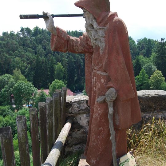 Socha poustevníka na hradě Sloup