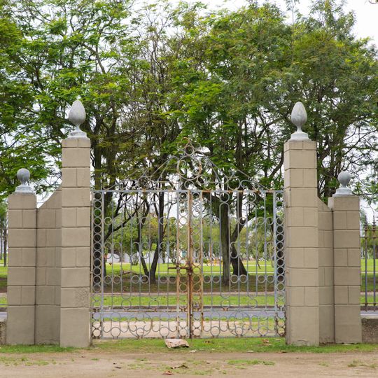 Portão da Praça Paris