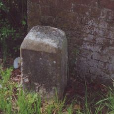 Milestone, Tenterden Road, (Strood Hamlet), W of Strood Cottage
