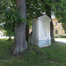 Kaplička u kostela v Chodském Újezdu