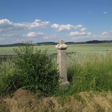 Kříž jihovýchodně od Mířkova