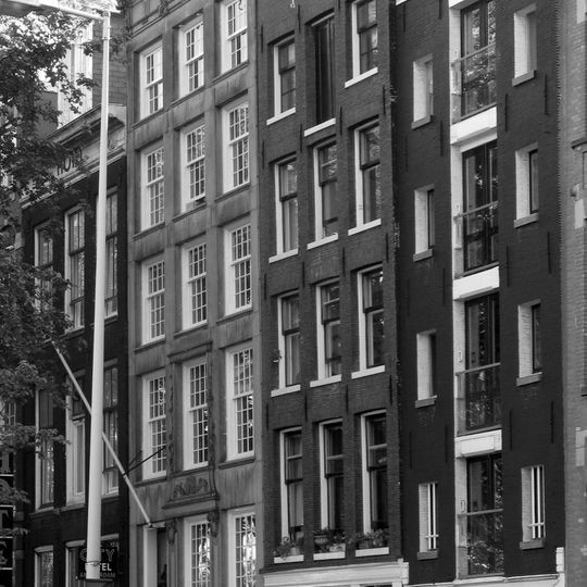 Pand met gevel onder rechte lijst