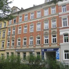 Mietshaus in geschlossener Bebauung und Hinterhaus im Hof Zöllnerplatz 26
