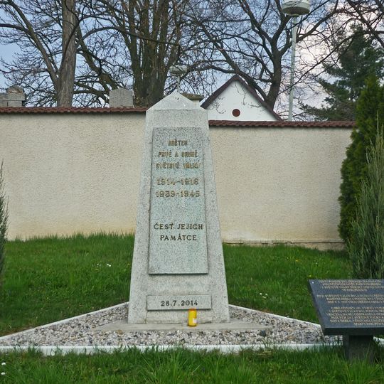 Pomník padlým u hřbitova ve Strupčicích