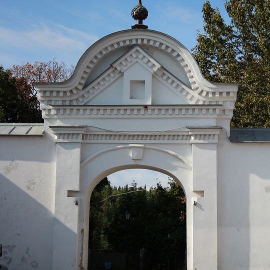 Монетные ворота с дровяниками