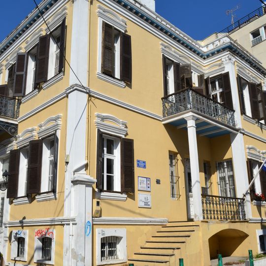 Two-storey neoclassical house at Tsanakli 15