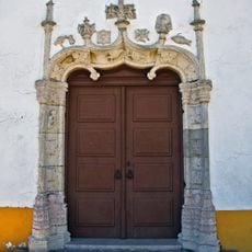Portal manuelino da antiga Capela do Espírito Santo de Alcainça Grande