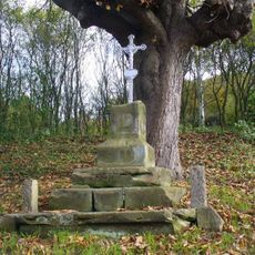 Kříž na východním okraji Tlučně