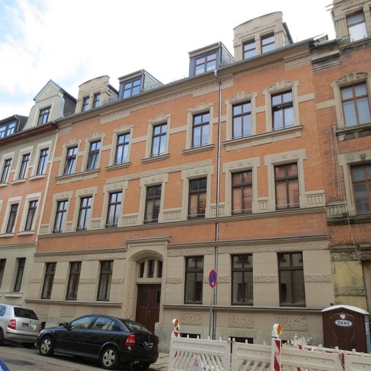 Mietshaus in geschlossener Bebauung Kanalstraße 13