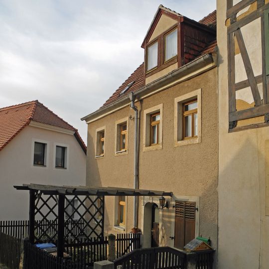 Wohnhaus in halboffener Bebauung Dippoldiswalder Straße 21