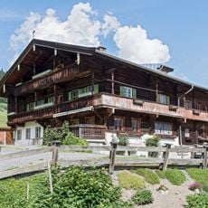 Altenwohnheim mit Kapellenraum (ehem. Bachlerhof)