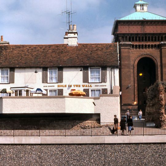 Hole In The Wall Public House