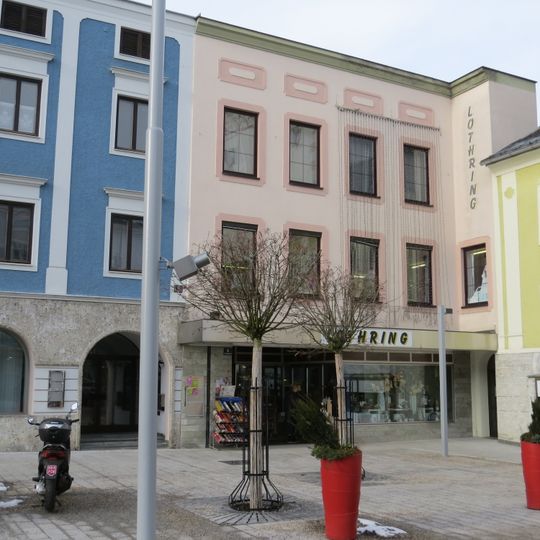 Wohn- und Geschäftshaus