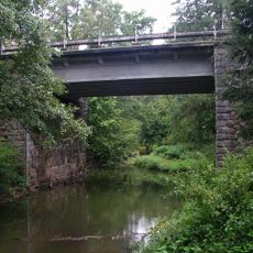 Most silnice II/112 přes Chotýšanku pod rybníkem Smikov