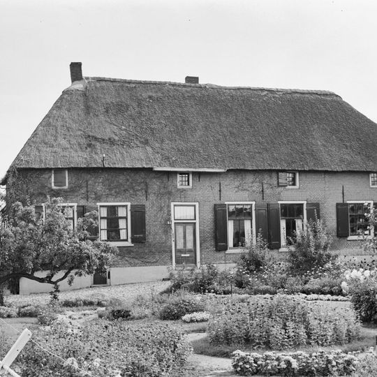 Dorpsstraat 4, Meteren