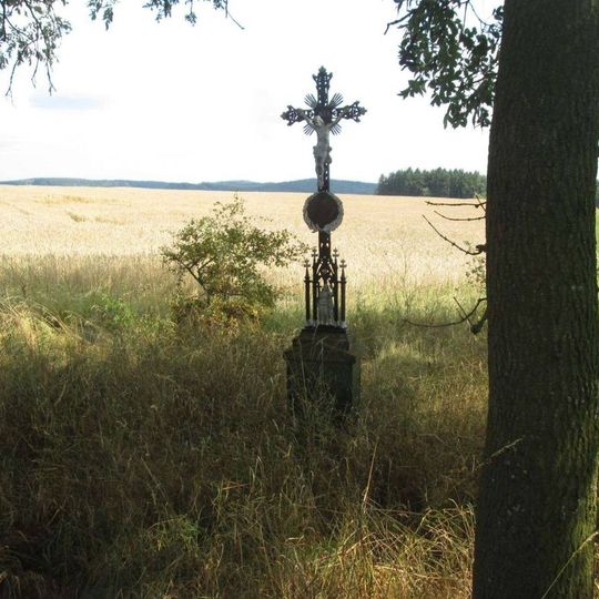 Kříž jihovýchodně od Stanovic u rozcestí