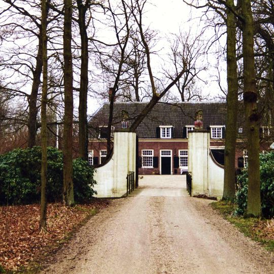 Huis Oudegein, brug en hek naar Voorplein