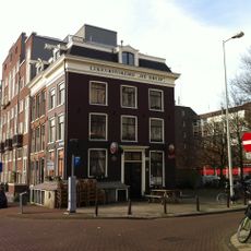 Hoekhuis, dak en daklijst, oplopend pothuis