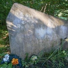 Pomník Antonína Kuchaříka v Rájci na okraji lesa