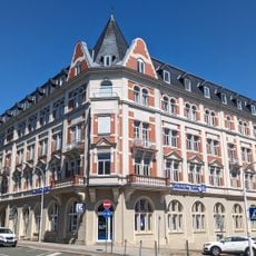 Mietshaus (ehemaliges Hotel, mit zwei Hausnummern) in Ecklage Alexander-Puschkin-Platz 10a; 11