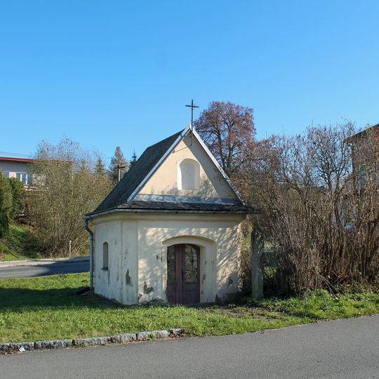 Kaplička v Hrabišíně u silnice na Libinu