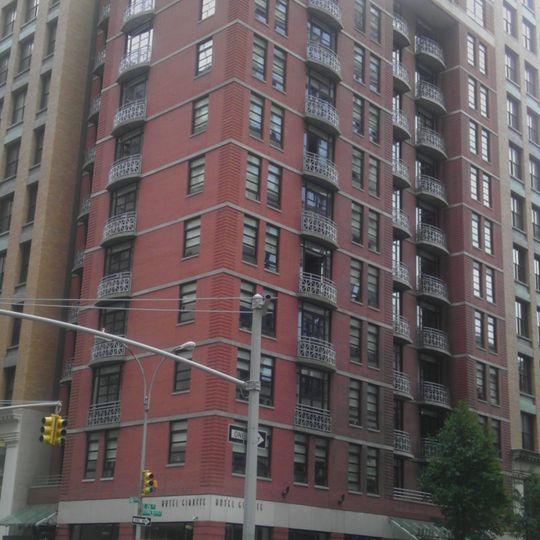 Hotel Giraffe
